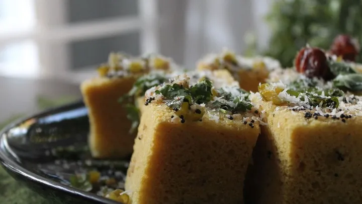Southern Cornbread Recipe: No Sugar, Cast Iron Crust