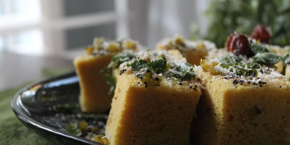 Southern Cornbread Recipe: No Sugar, Cast Iron Crust