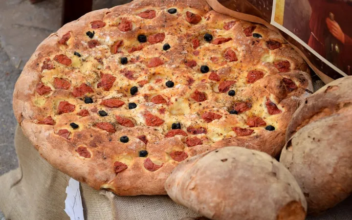 Focaccia Guide: Technique, Science, and Formula