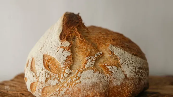 Industrial Bread vs. Artisan Resurgence: Wonder Bread to Tartine