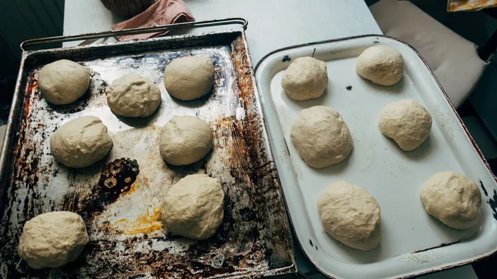 Overproofed vs Underproofed Bread: Signs & Fixes